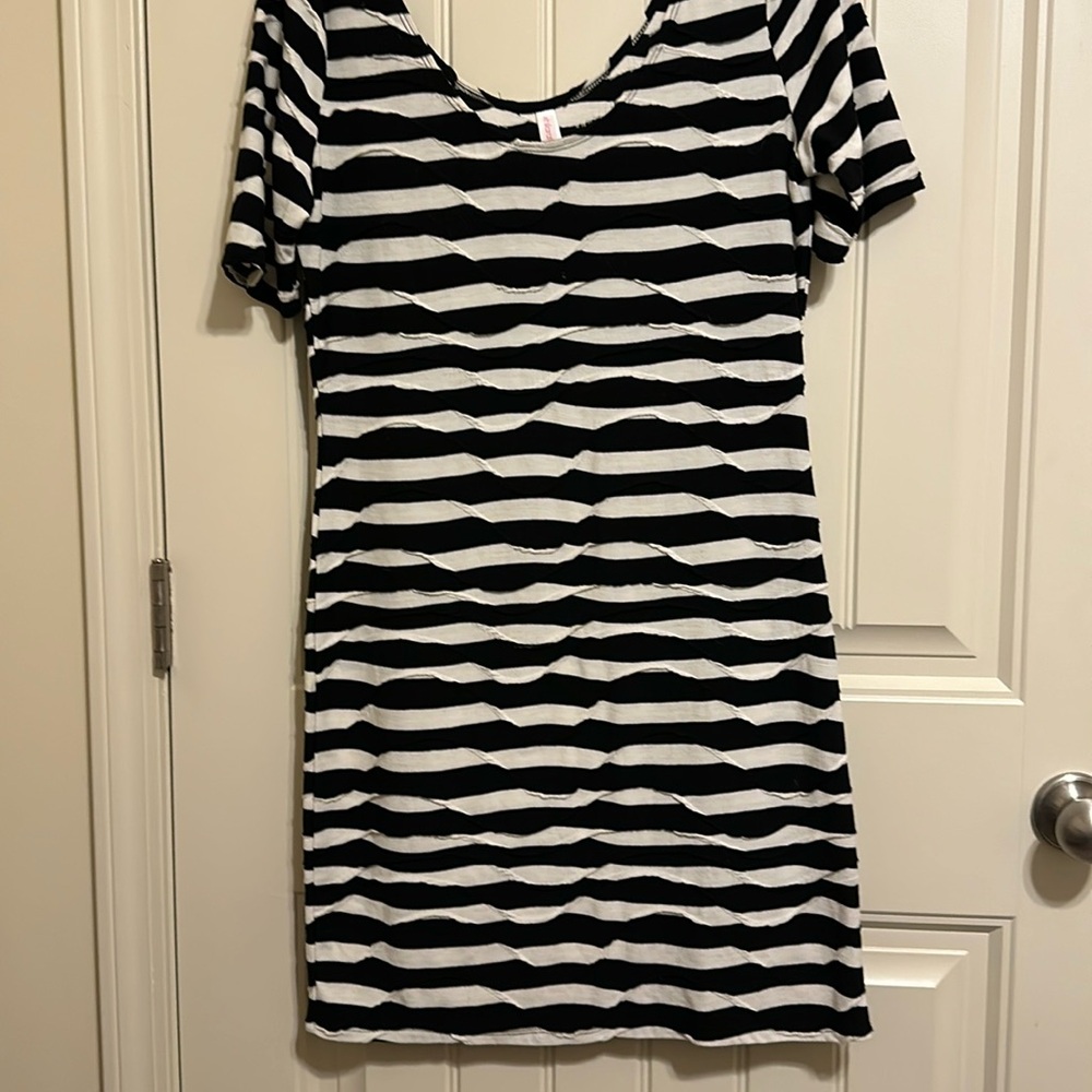 Black and white dress! 🖤